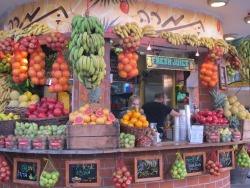 eretzyisrael:  Fruit stands all over Tel