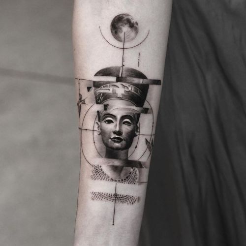 ig: avihoo_tattoo blackw;egyptian;line;moon
