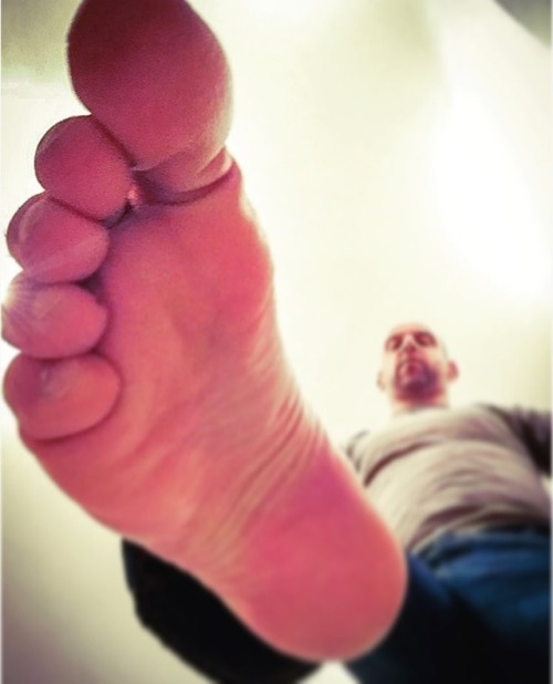 Hello little bug…meet my size 12s #ukfootlad #size12 #size12feet #soles #toes #malesoles #mal