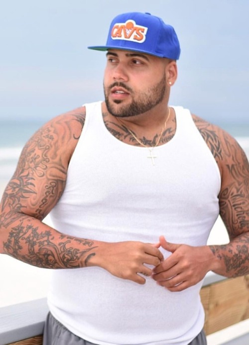 tastyblkman2: Thick Model Rob Robinson  Damnnnnnnnnn….just love my thick brothers..