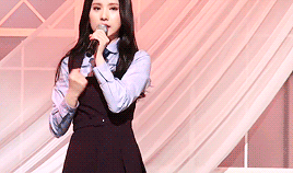 maknaemiso:send me your girl group bias and i’ll make you a gifset:eunha from gfriend for