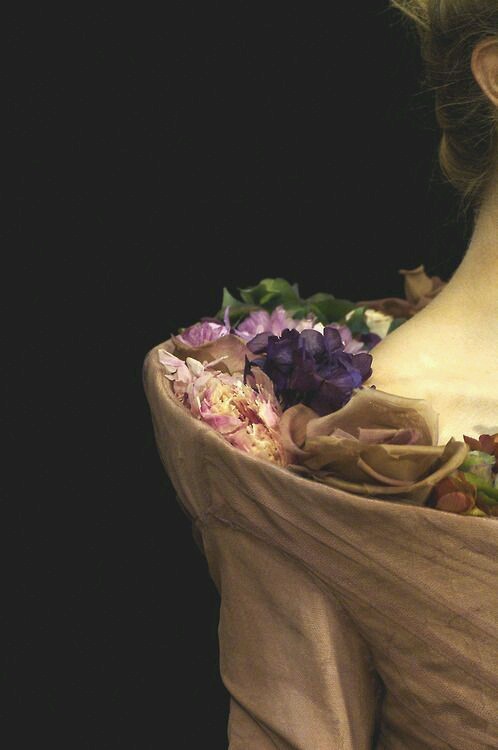 tallulahdreaming:Flower Details by Alexander Mcqueen