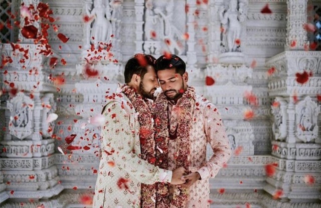 love-is-the-cure:Indian couple wedding ceremony ❤️🌹