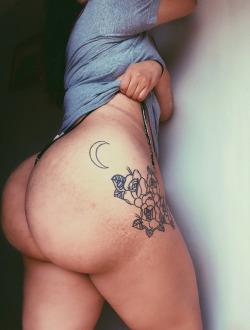 meatgod:  pvttyc8kes:  ❤️🌹🌙 okay i posted a lot today, last one 😩  An absolute masterpiece, meatGod approved 