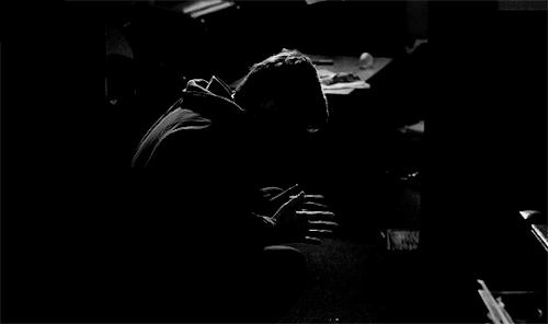 mulderitsme:I feel, Scully… that you believe… you’re not ready to go. And you’ve always had the stre