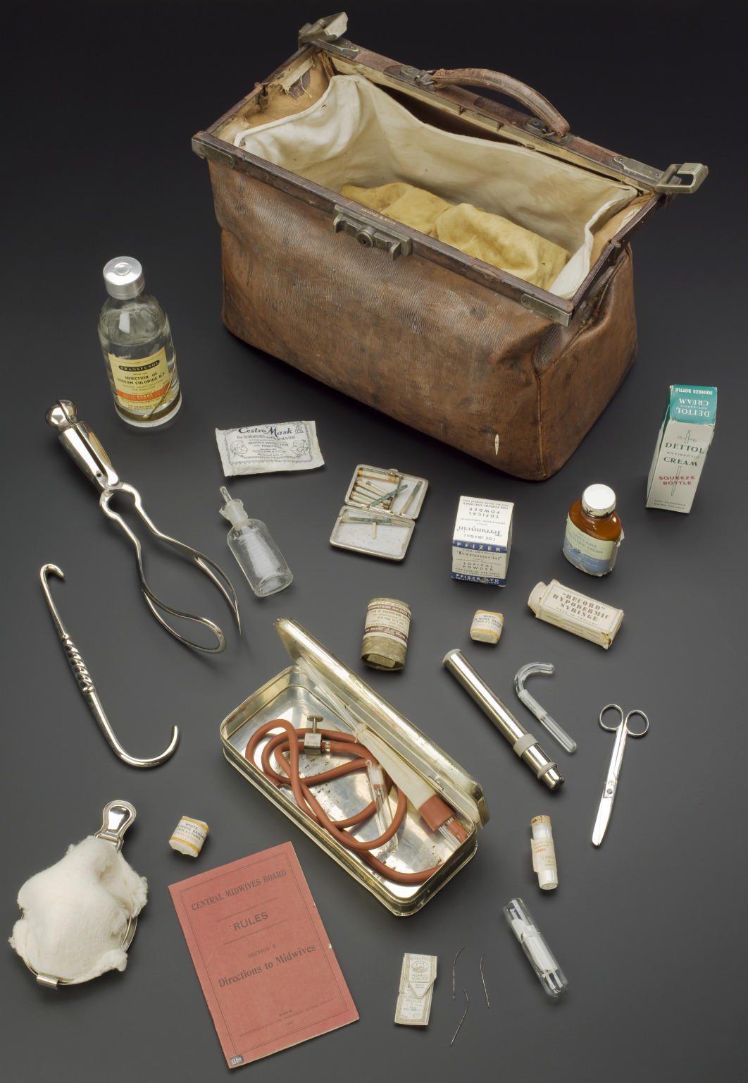 sixpenceee:Midwifery bag and contents, 1925-1955 located at the Science Museum, London. Until