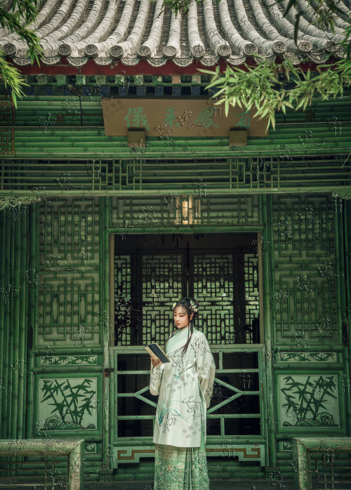 fuckyeahchinesefashion: Hanfu photography 粉黛流芳