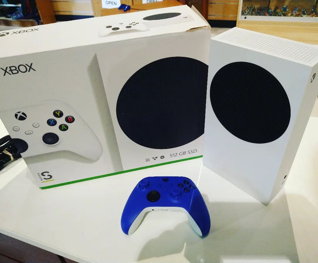 This Series S with a cool blue controller is out for sale today! Swing by before 8 p.m. and get your Gamepass on!

#hudsonsvideogames #hudsonsvideogamesaltamonte #xbox #xboxseriess #coolblue #gamepass #halo #apexlegends #fortnite #callofduty #rocketleague #minecraft #videogames #retrogames  (at Altamonte Mall)
https://www.instagram.com/p/Cdbn1MBvSj1/?igshid=NGJjMDIxMWI=