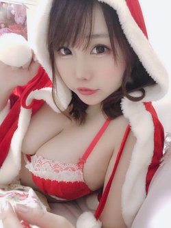 kobu-ta:   メリクリイブ！サンタさんのサンタを支える紐がぶち切れそう pic.twitter.com/RyJ9guXgT0— 塚本 舞(まいぷに) (@mai_tsukamoto) December 24, 2018 