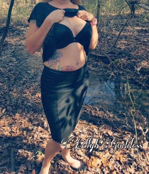 lillybgoddess: robeatsbooeybox: Sorry so late submitting sweetie! But couldnt miss the Outdoor fun t