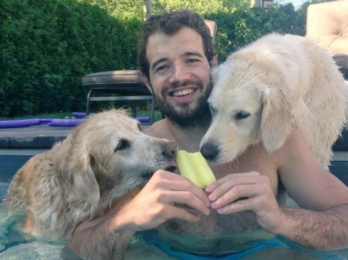 Marc-Edouard Vlasic and his dogs share a popsicle(Source: @Vlasic44)