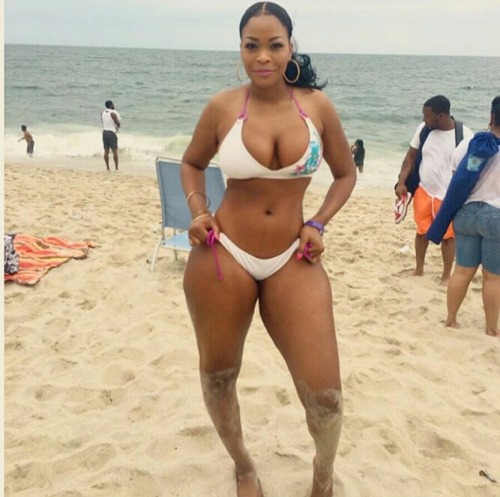 thebestpussydotcom:  Like. Share. Follow TheBestPussyDotCom  I like em bow legged