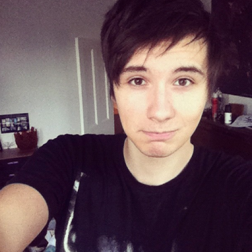 phanfiction-slut:This boy is inhumanly beautiful and lovely. 