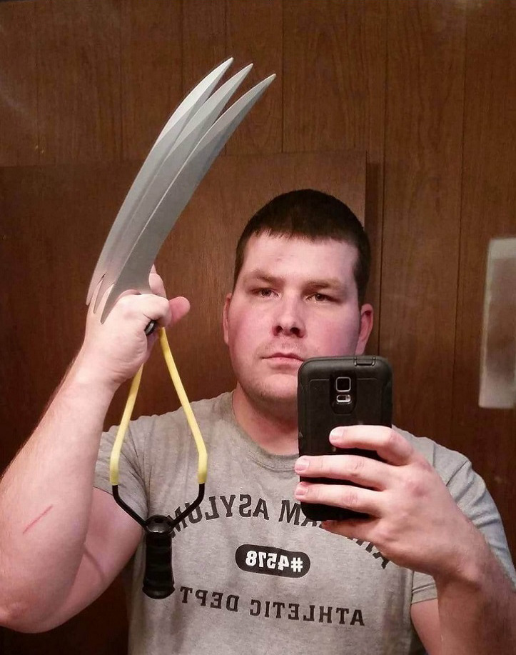 letthegaycommence: catchymemes:     When guns aren’t terrifying they are some of
