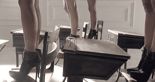 https://64.media.tumblr.com/45ee419b120029d46a071a6084794039/tumblr_mzxxo66K6i1sv5axco1_r1_500.gif