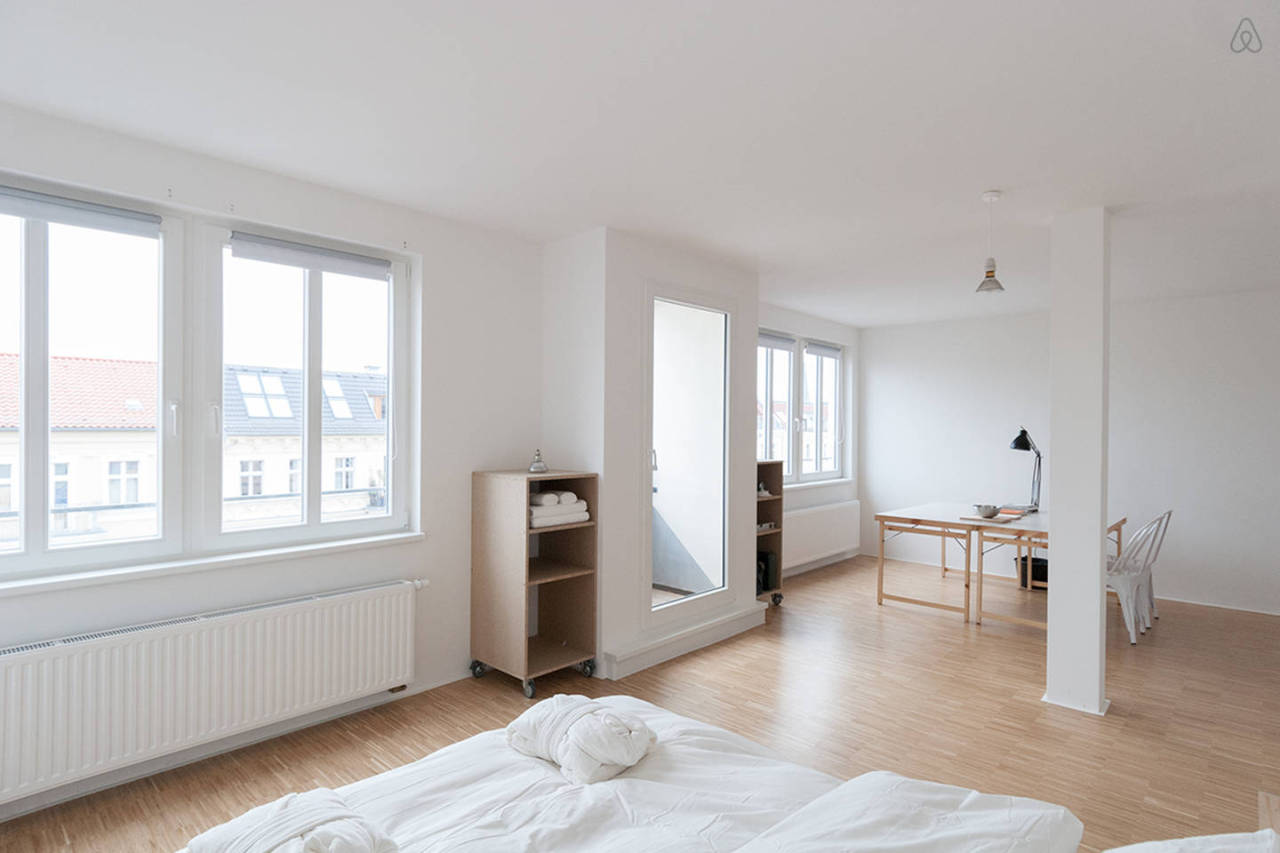 eyste:  ROOFTOP MINIMAL DESIGN LOFT // BERLIN
