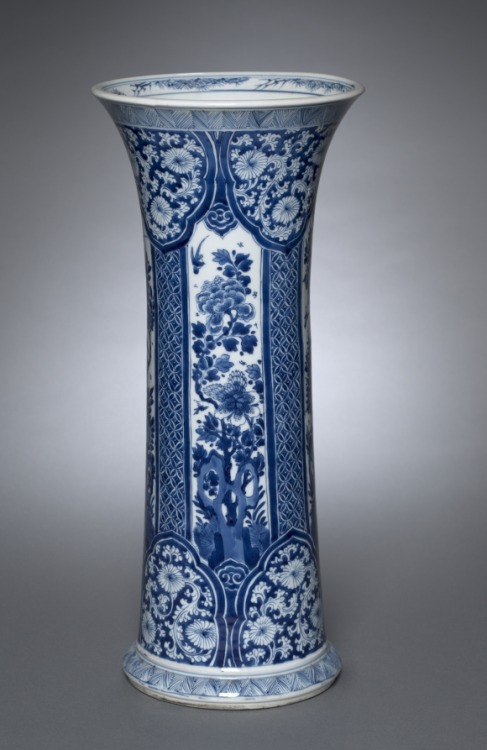 Vase, Qing dynasty (1644-1912), Kangxi reign (1661-1722), Cleveland Museum of Art: Chinese ArtSize: 