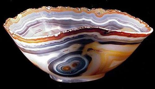 earthstory:Agate bowlCarved in the early 20th century in Idar Oberstein, the traditional centre of G