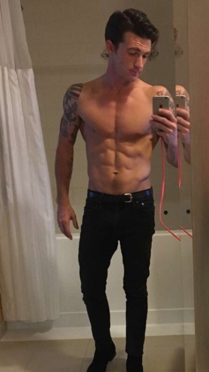 justinbieberssexybody:  omg Drake Bell