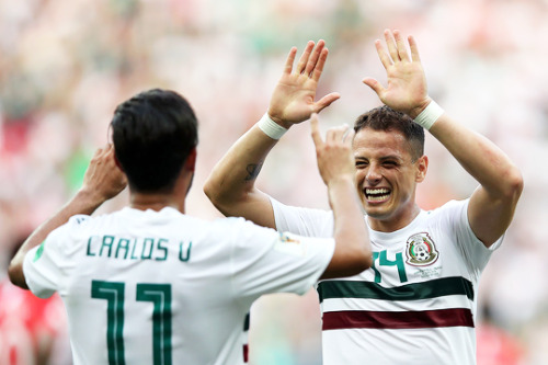 philippescoutinho:Carlos Vela of Mexico celebrates with teammate Javier Hernandez after scoring a penalty for his team’s first goal during the 2018 FIFA World Cup Russia group F match between Korea Republic and Mexico.