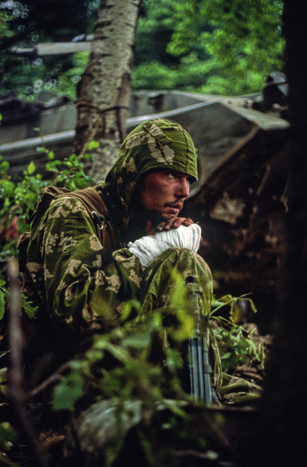 45-9mm-5-56mm:  freexcitizen:  oldthunder:   During the first war, two weeks in the Chechnya mountains with intelligence service Russian commandos. Six dead and eighteen wounded soldiers.  Eric Bouvet || Russian commandos - Chechnya   Where did they get