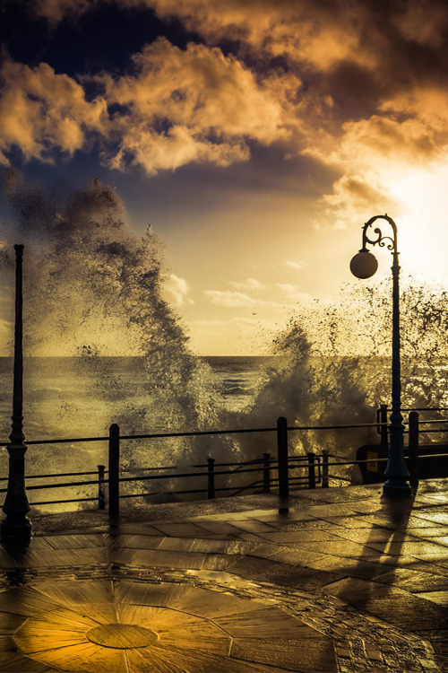 royalindulgence:  italian-luxury: A Light Splash by Ian Johnston http://italian-luxury.co/post/104146662995 