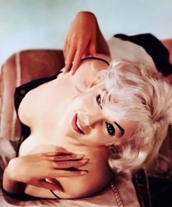 br-pinup-vintage:  Marilyn Monroe.
