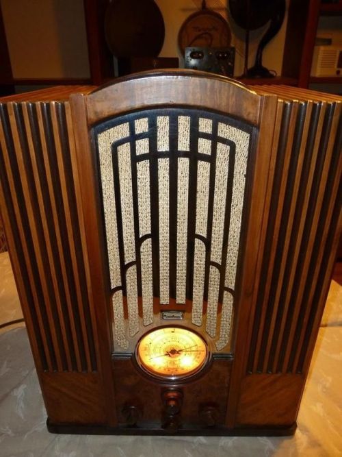 art-decodence:Art deco and streamline modern radios. Enough said. Eat your heart out with these.