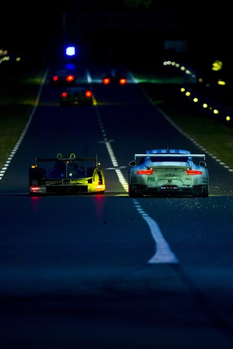 myheartpumpspetrol:  Porsche Vs Porsche | Source