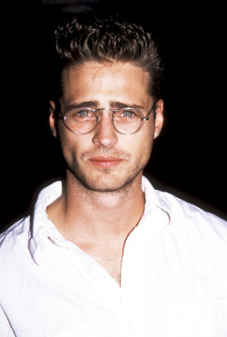 mabellonghetti:    Jason priestley photographed by Ron Galella at the Premiere of ‘Manhattan Murder Mystery’, 1993 
