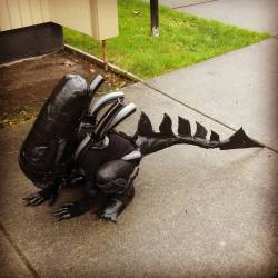 stunningpicture:  My 4 year old daughter’s homemade xenomorph Halloween costume =)