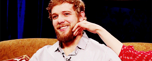 maxthieriot:  Vera stroking Max’s beard  qe dlç 