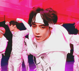 Breaking Dawn MV X PINK BOYZ