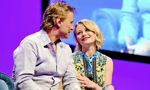 ouatcastdaily:Robert and Emilie during their panel at the Happy Ending Convention in Paris on June 1