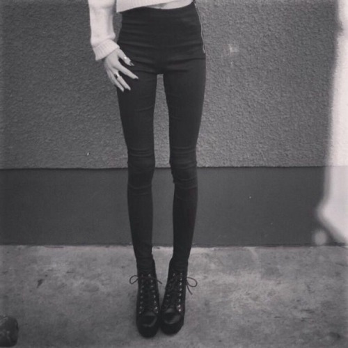 brookey1125:  B&W Skinny jeans thinspo