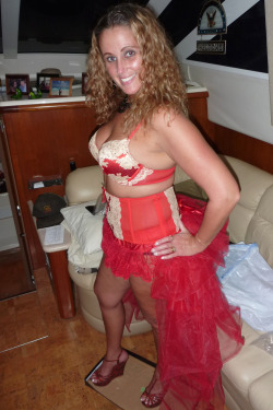 badkitty5183:  Costume decision … with?