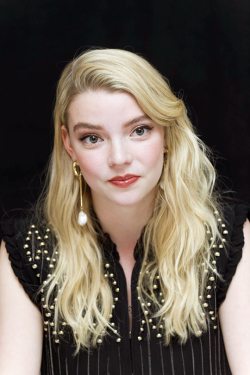 emmamackey:Anya Taylor-Joy attends the Glass photocall