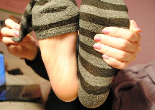 sexylexisfeet: Sock removal set. 