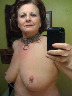 prunedlips:  Selfies have entered the granny