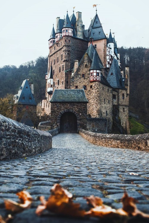 alecsgrg: Eltz Castle | ( by Marcel ) 