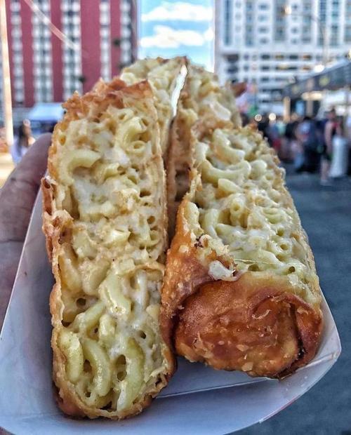 yummyfoooooood: Mac & Cheese Spring Roll