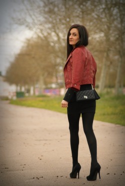 Fashion-Tights:  Red Leather Jacket And Black Dress With Tights And Heels
