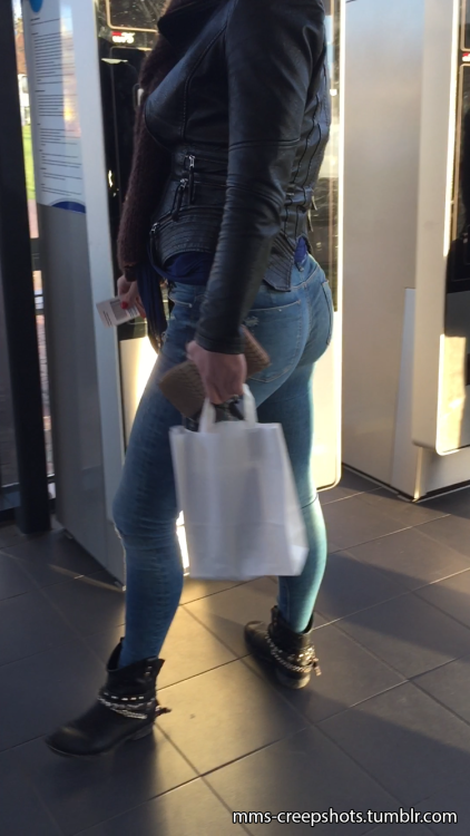 mms-creepshots: Nice sexy ass in skinny jeans &lt;3