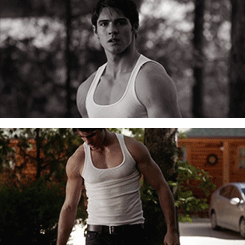 gitan312:  Jeremy Gilbert’s Arms Appreciation - 4x09 requested/inspired by the
