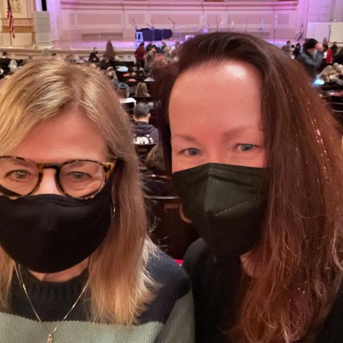 <p>Scenes from Béla Fleck’s “My Bluegrass Heart” show at Carnegie Hall…</p>

<p>#motherdaughterroadtrip #mybluegrassheart #fourfiddlersnowaiting  (at Carnegie Hall)<br/>
<a href="https://www.instagram.com/p/CYkZXUsLK1L/?utm_medium=tumblr">https://www.instagram.com/p/CYkZXUsLK1L/?utm_medium=tumblr</a></p>