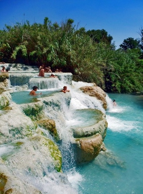 Hot water pools of Saturnia in Tuscany, Italy (by ggdhtgh).