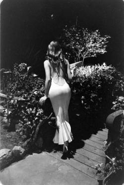 miss-vanilla:Vikki “the back&quot; Dougan (said to be one of the inspirations for Jessica Rabbit) on Hollywood &amp; Vine by Ralph Crane, 1957.