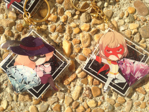 Took better pictures of my charms! Also have a close up of the glitter in the first picture. If you 