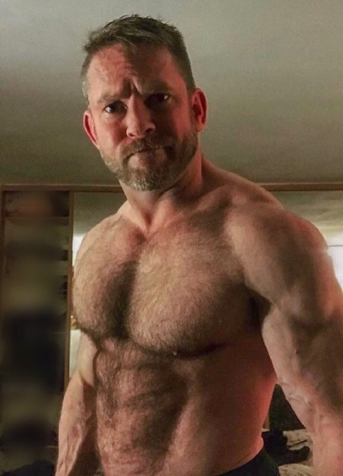 MUSCLE MAN DADDY