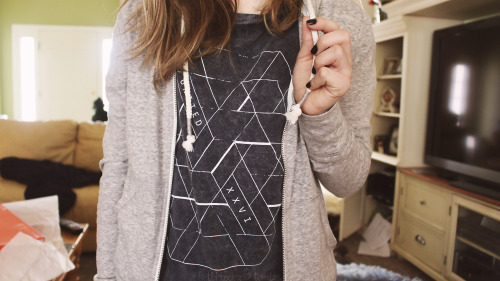 holybxiley:  okok i love this hoodie and my new tee from aero like yes please